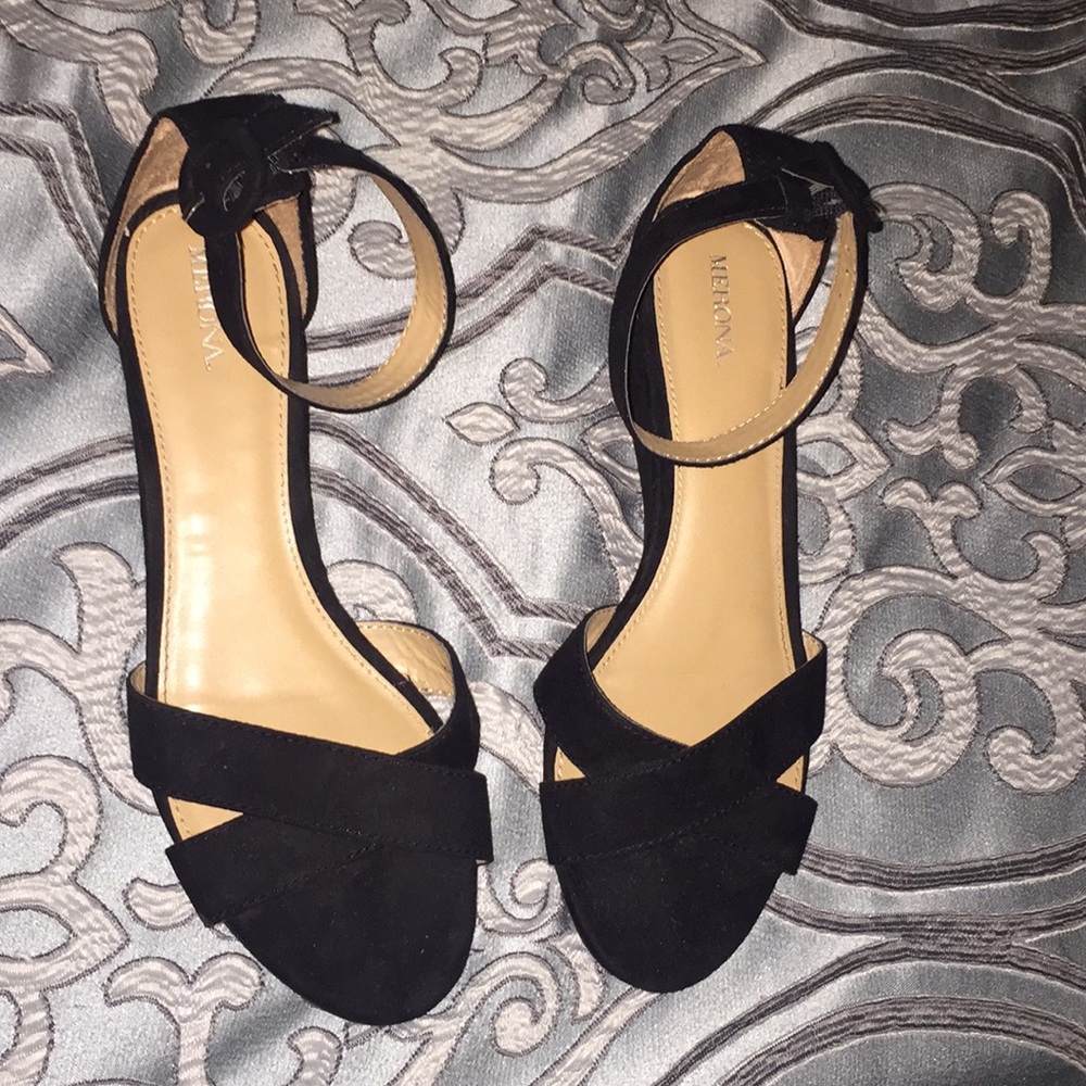 Black criss cross wedges